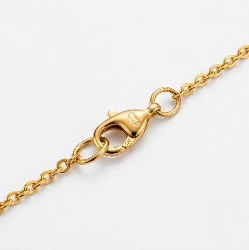 t: Close-up view of a secure gold lobster clasp and adjustable link chain connection on Zafiroon stainless steel pendant necklace.